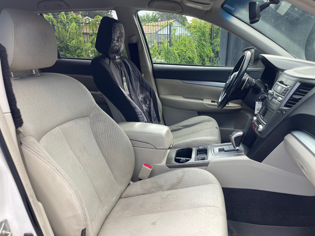 2010 Subaru Outback Image 7