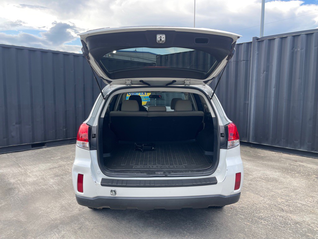 2010 Subaru Outback Image 12