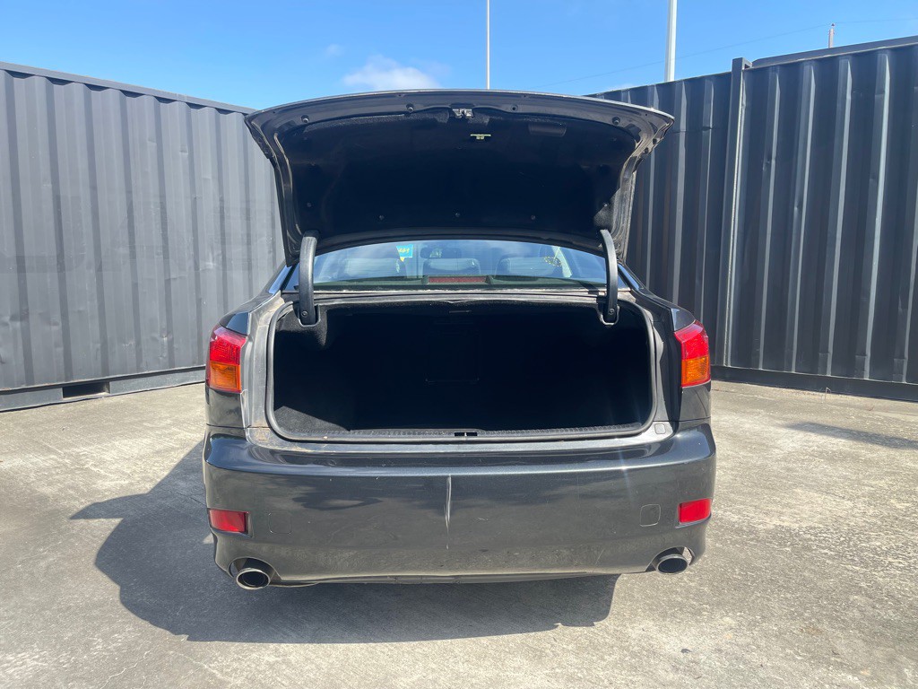 2006 Lexus IS Image 12
