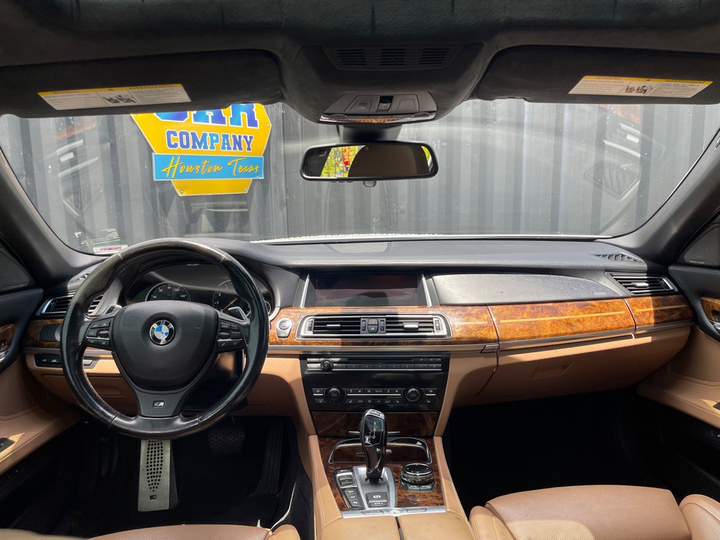 2015 BMW 7 Series Image 4