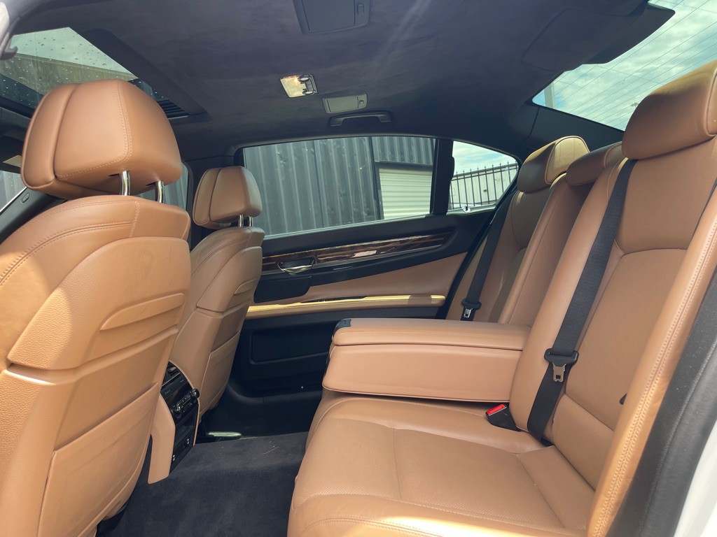 2015 BMW 7 Series Image 7