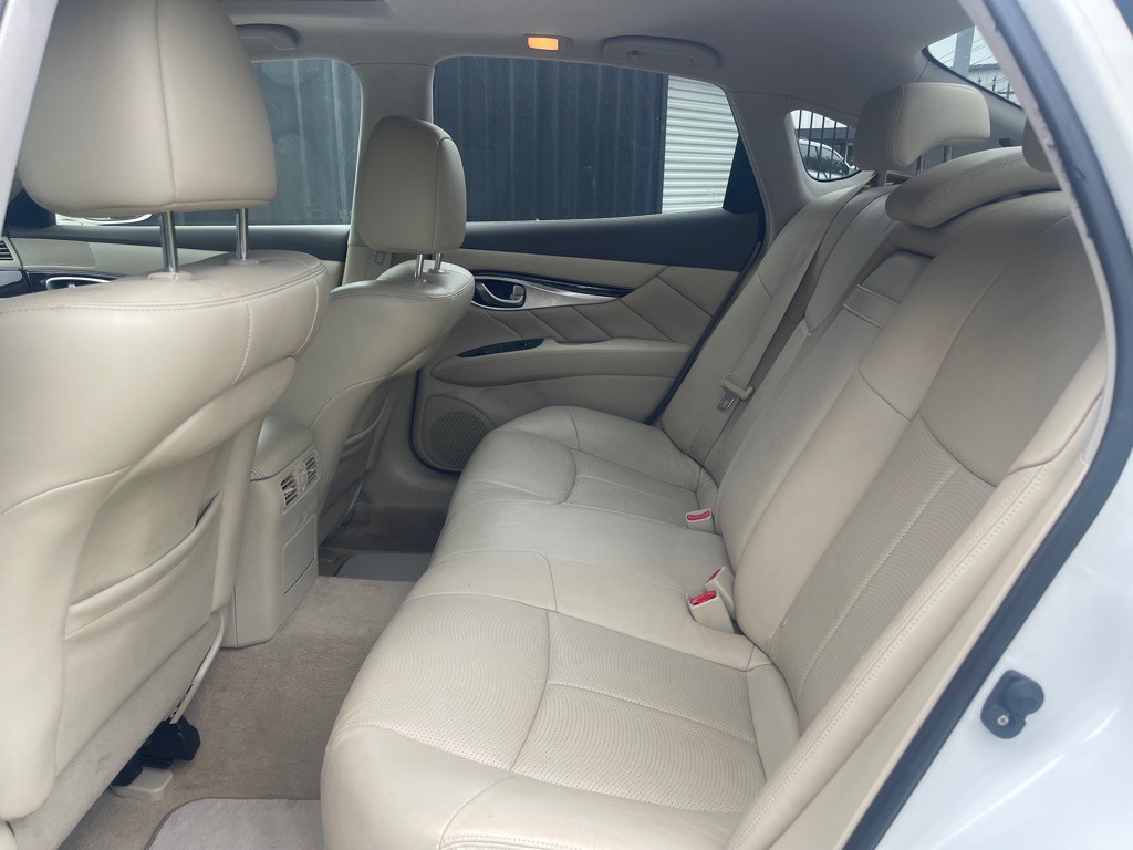 2013 INFINITI M37 Image 8