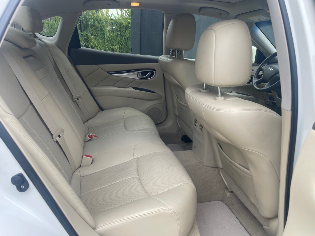 2013 INFINITI M37 Image 9