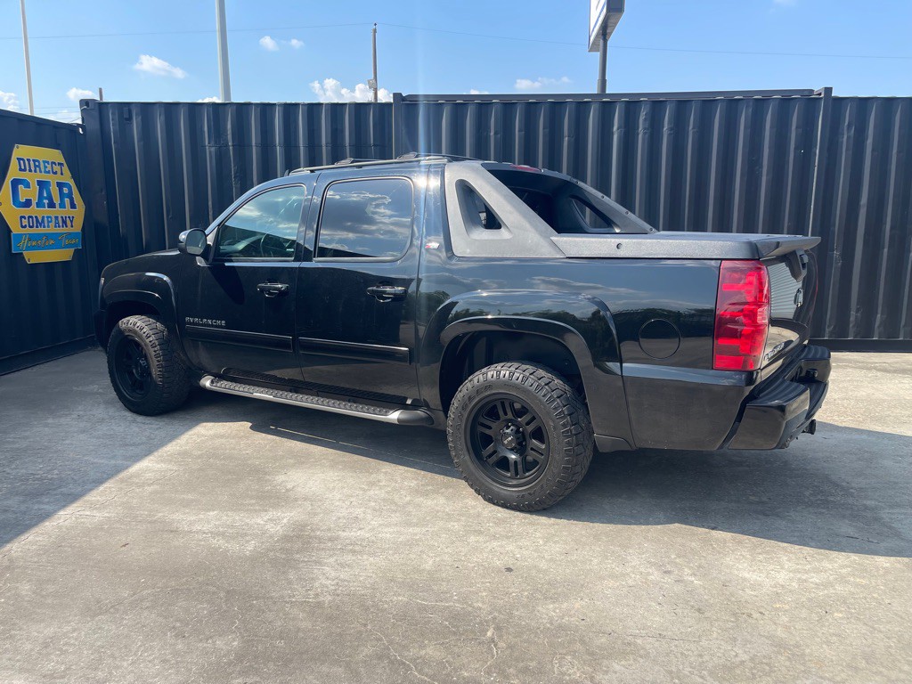 2012 Chevrolet Avalanche Image 11