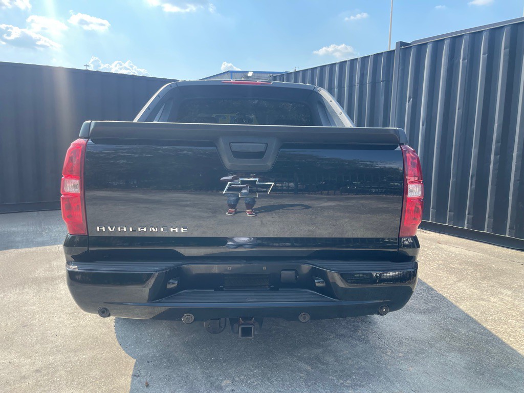 2012 Chevrolet Avalanche Image 13