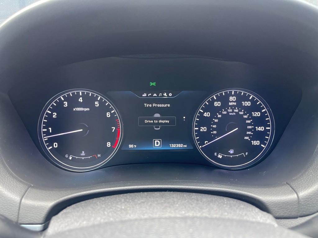2015 Hyundai Genesis Image 4