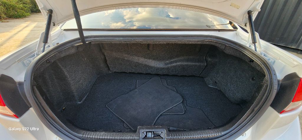 2012 Lincoln MKZ Image 16