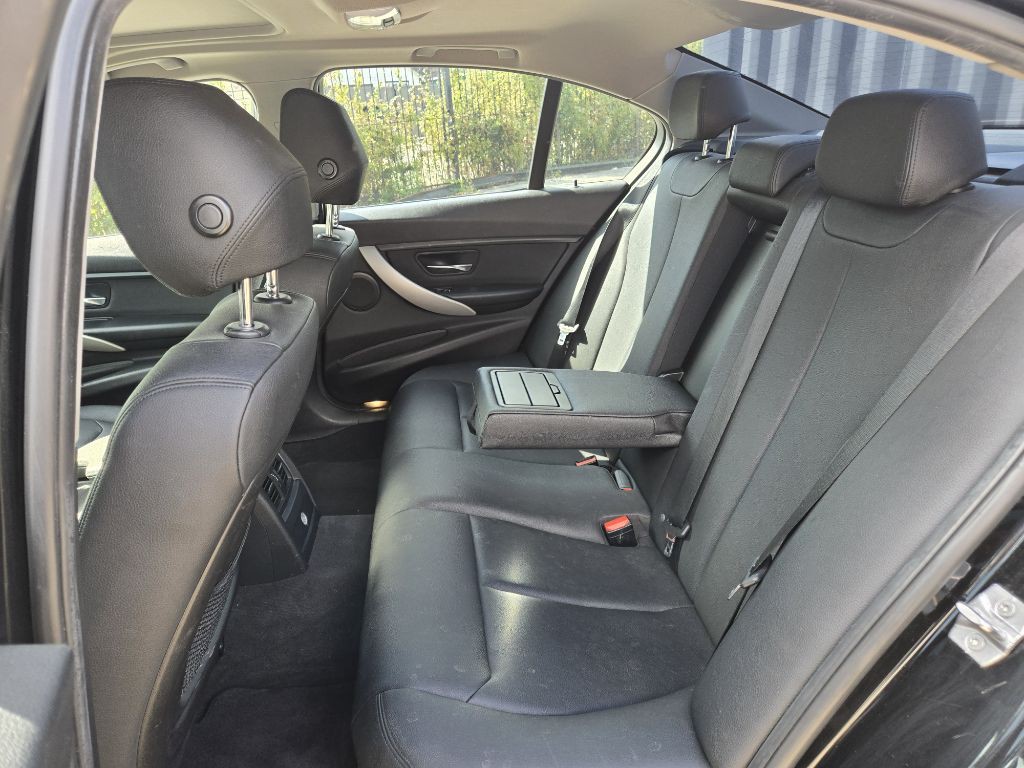 2016 BMW 3 Series Image 14