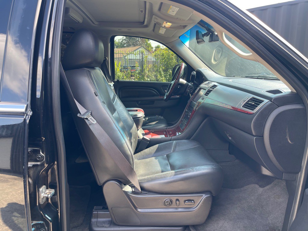 2012 Cadillac Escalade Image 6