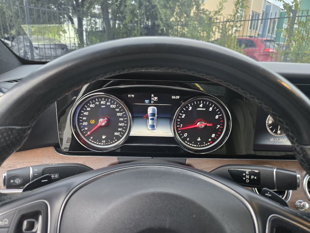 2017 Mercedes-Benz E-Class Image 10