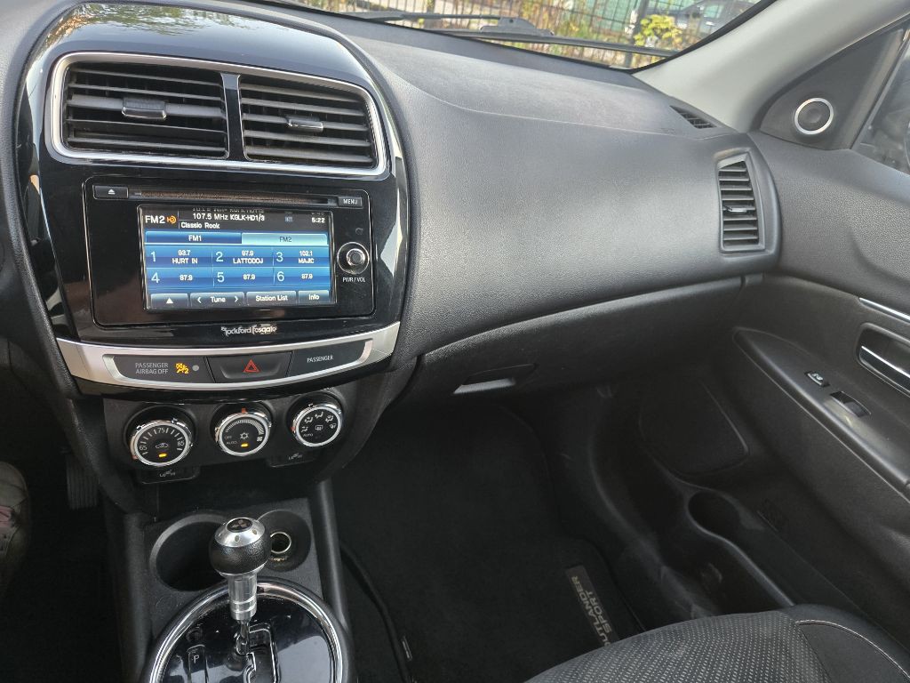 2015 Mitsubishi Outlander Image 12