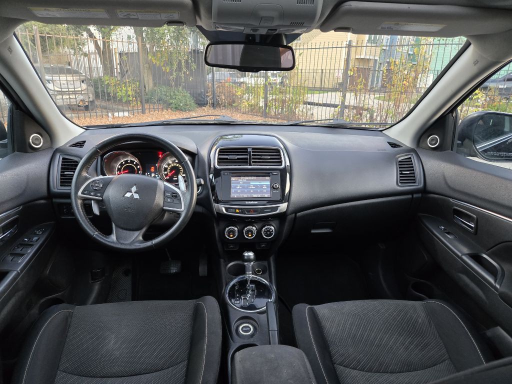 2015 Mitsubishi Outlander Image 16