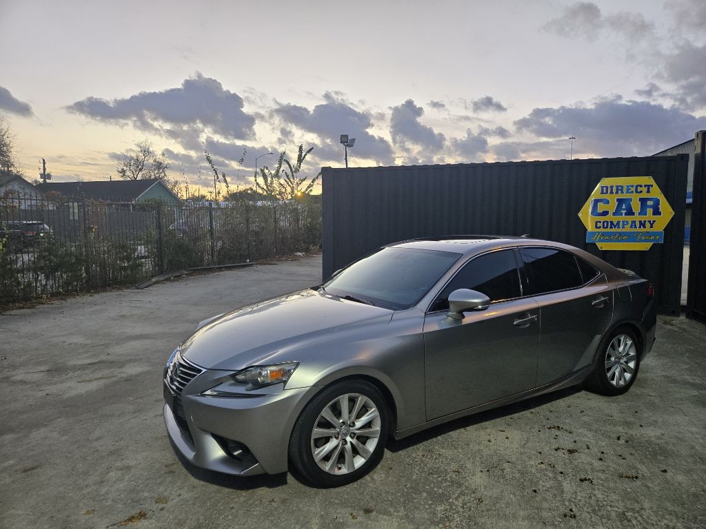 2016 Lexus IS Image 2