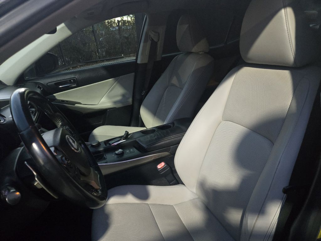 2016 Lexus IS Image 6