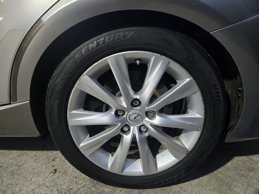 2016 Lexus IS Image 12