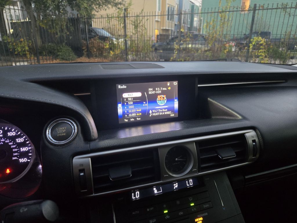 2016 Lexus IS Image 13