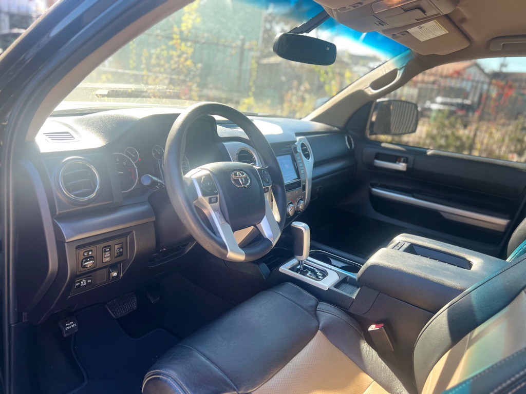 2015 Toyota Tundra Image 9