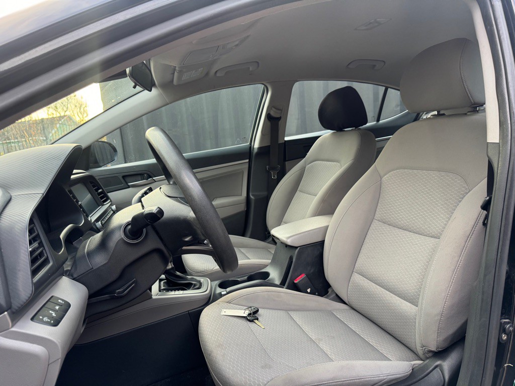 2019 Hyundai Elantra Image 9