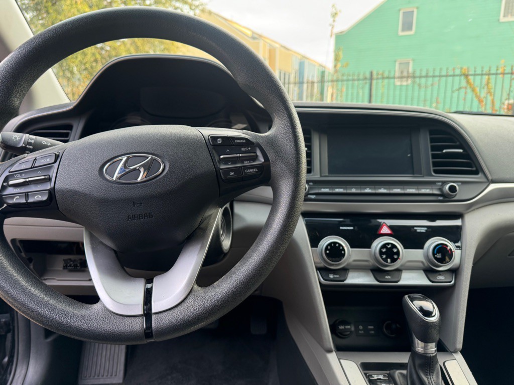 2019 Hyundai Elantra Image 10