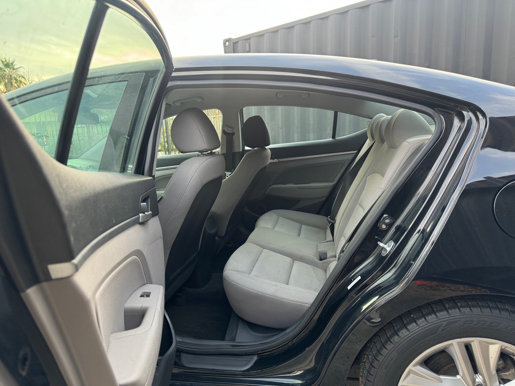 2019 Hyundai Elantra Image 15