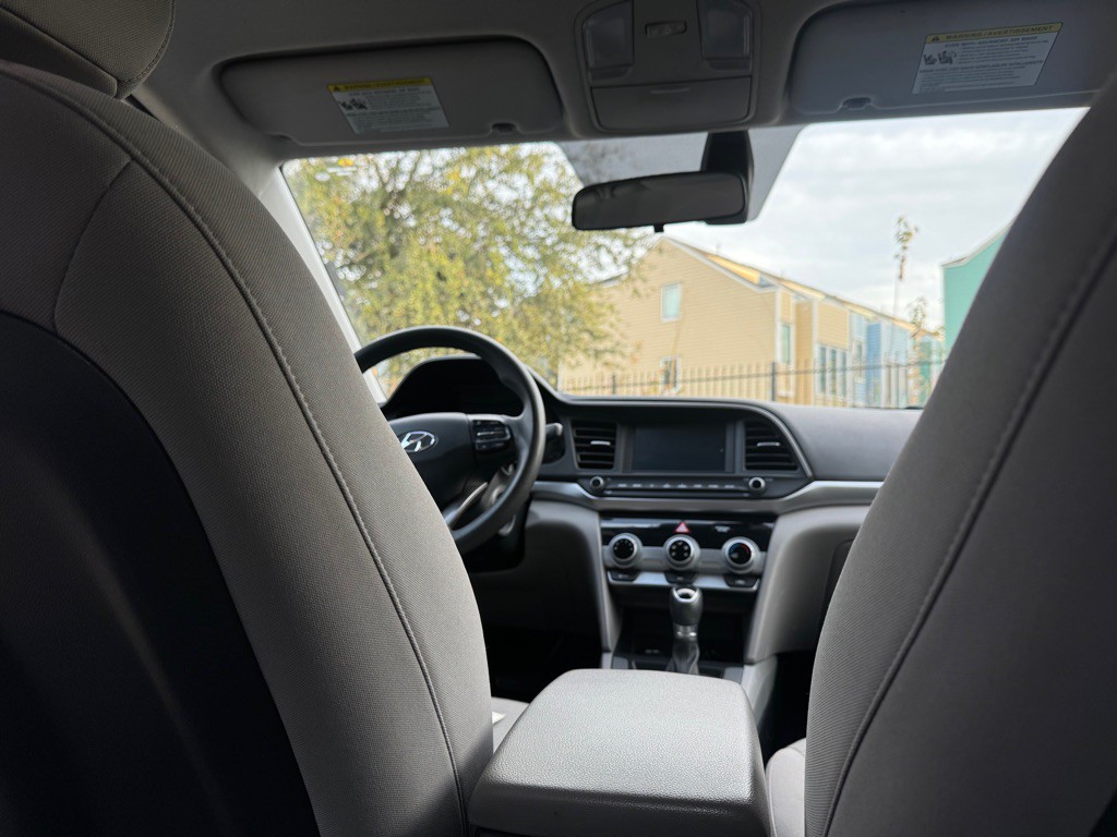 2019 Hyundai Elantra Image 17