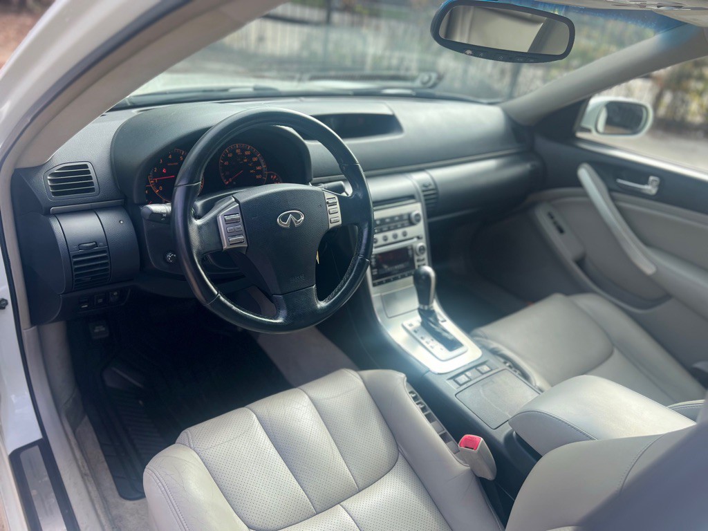 2005 INFINITI G35 Image 9
