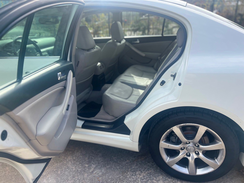 2005 INFINITI G35 Image 16