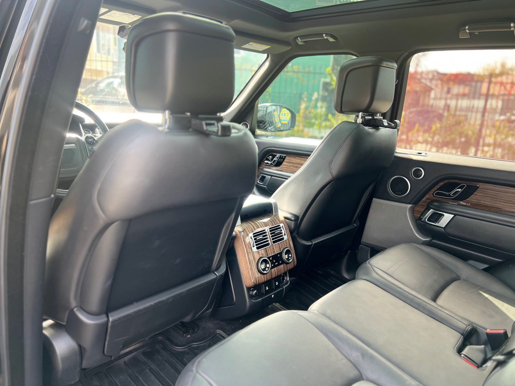 2018 Land Rover Range Rover Image 15