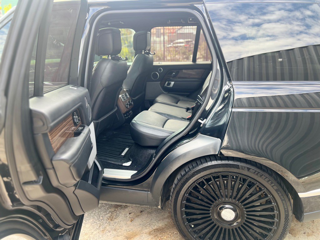 2018 Land Rover Range Rover Image 18