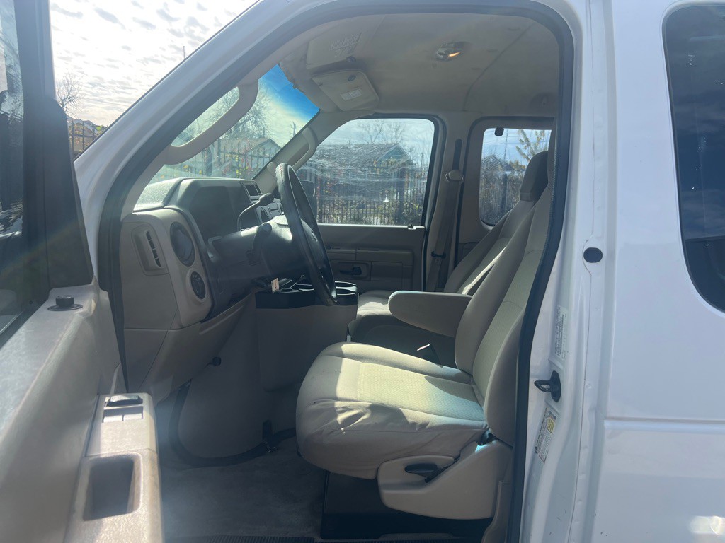 2012 Ford Econoline Image 9