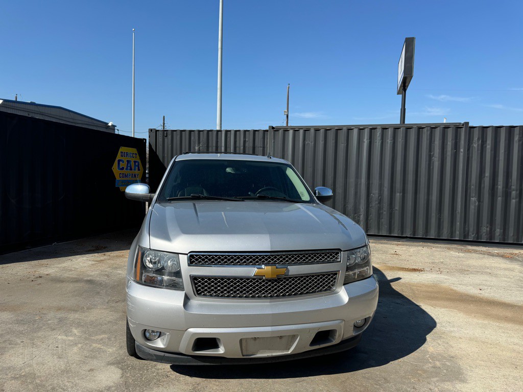 2013 Chevrolet Suburban Image 2
