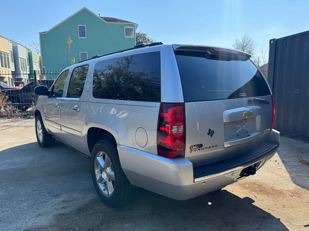 2013 Chevrolet Suburban Image 6