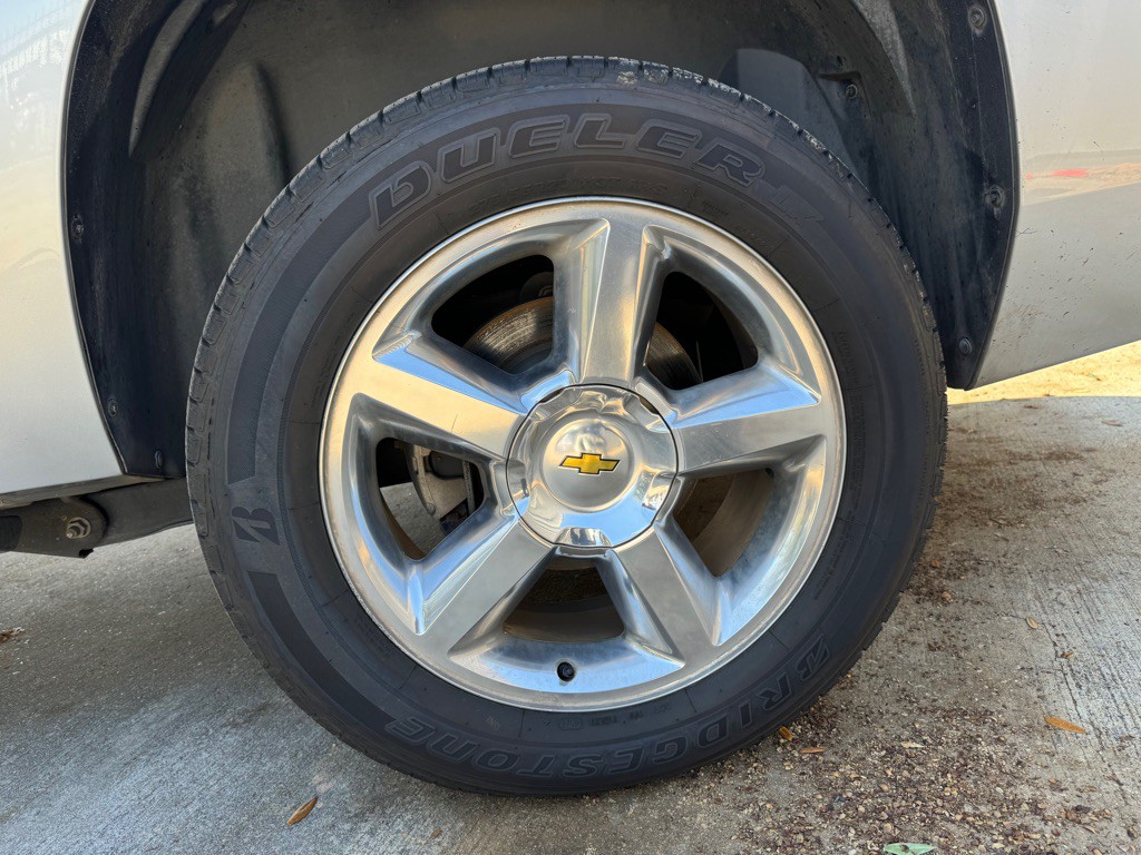 2013 Chevrolet Suburban Image 7