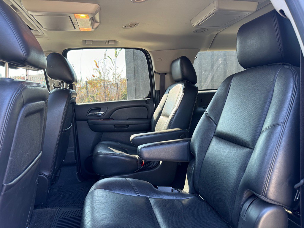 2013 Chevrolet Suburban Image 13
