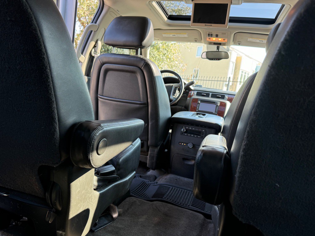 2013 Chevrolet Suburban Image 17