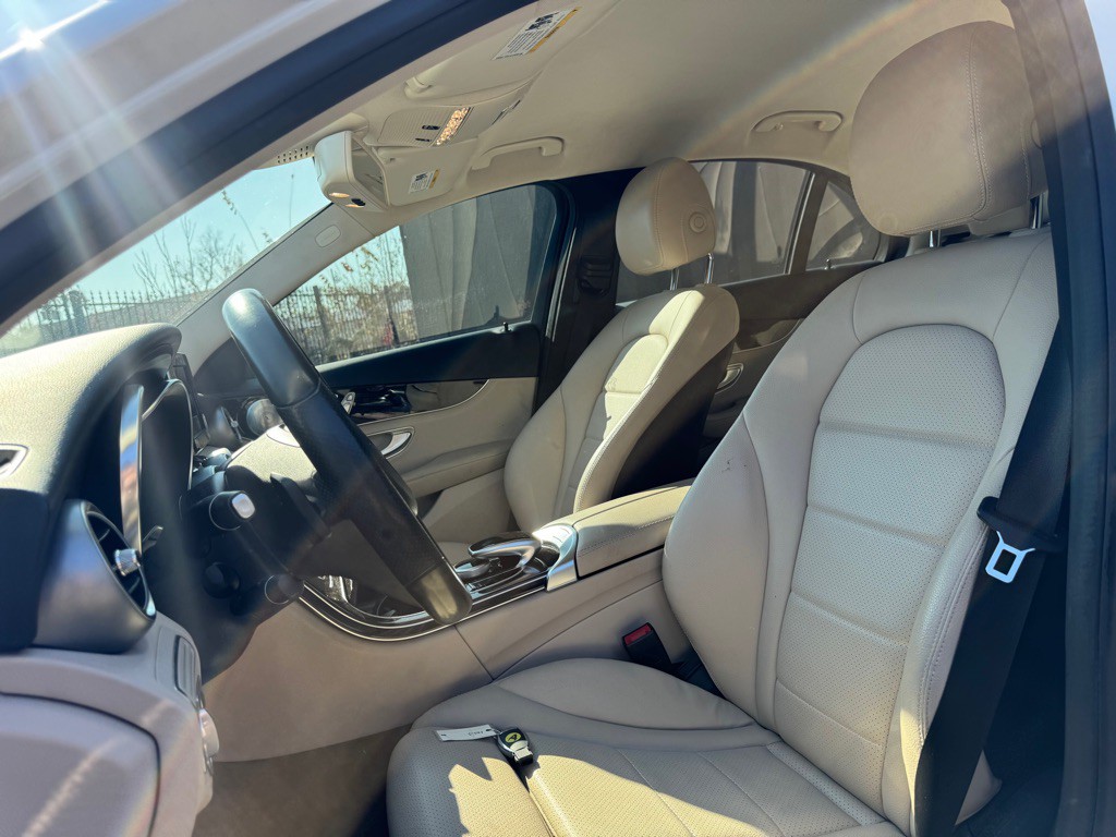 2015 Mercedes-Benz C-Class Image 9