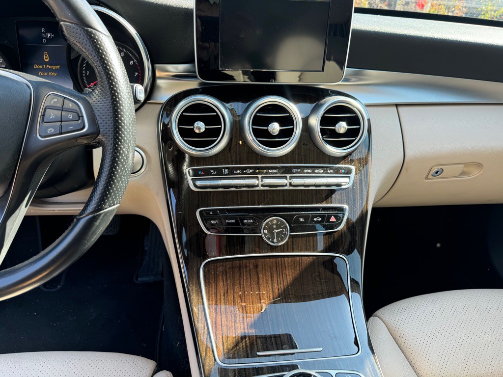 2015 Mercedes-Benz C-Class Image 12