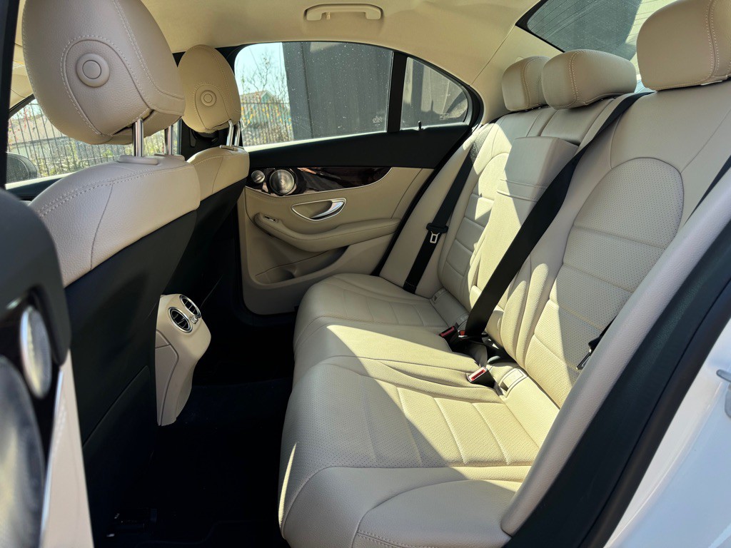 2015 Mercedes-Benz C-Class Image 15