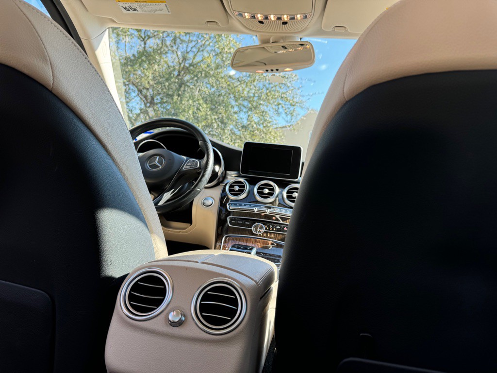 2015 Mercedes-Benz C-Class Image 16