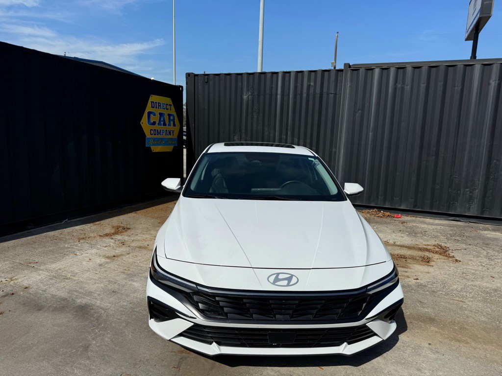 2025 Hyundai Elantra Image 2