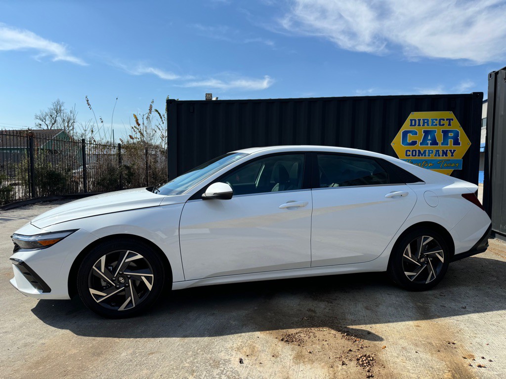 2025 Hyundai Elantra Image 4