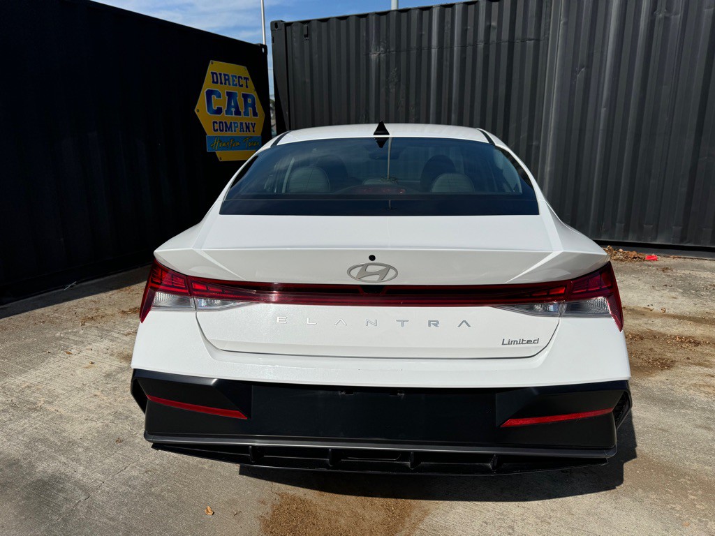2025 Hyundai Elantra Image 5
