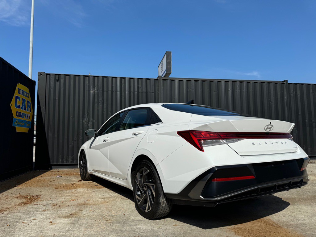 2025 Hyundai Elantra Image 7