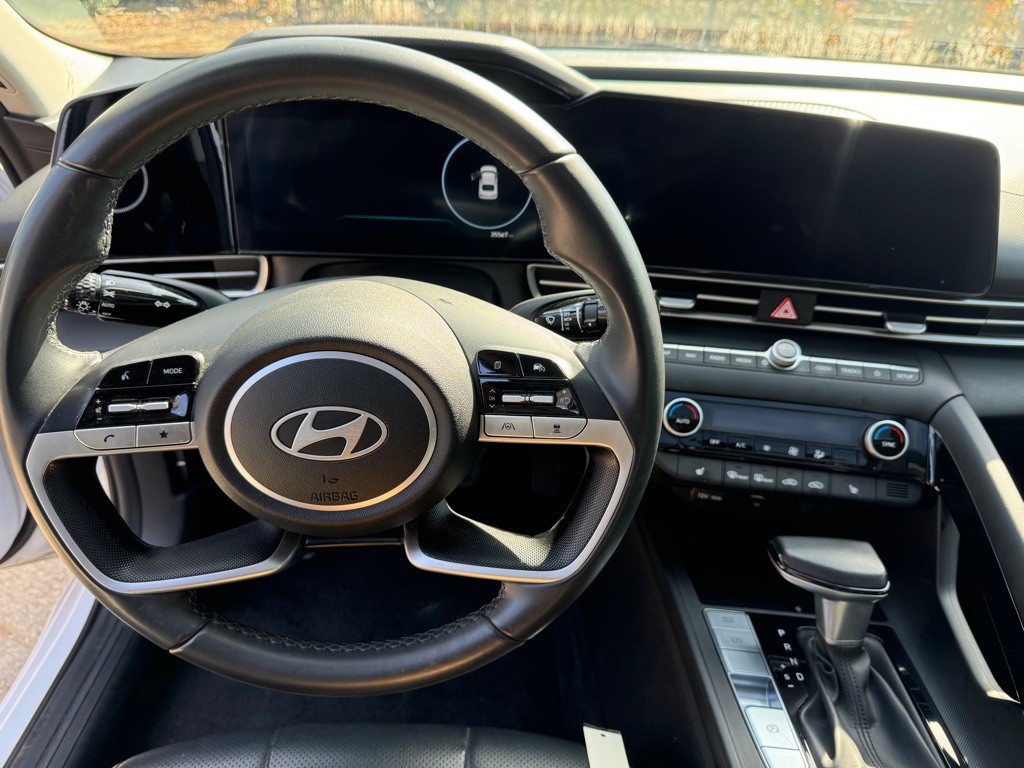 2025 Hyundai Elantra Image 11