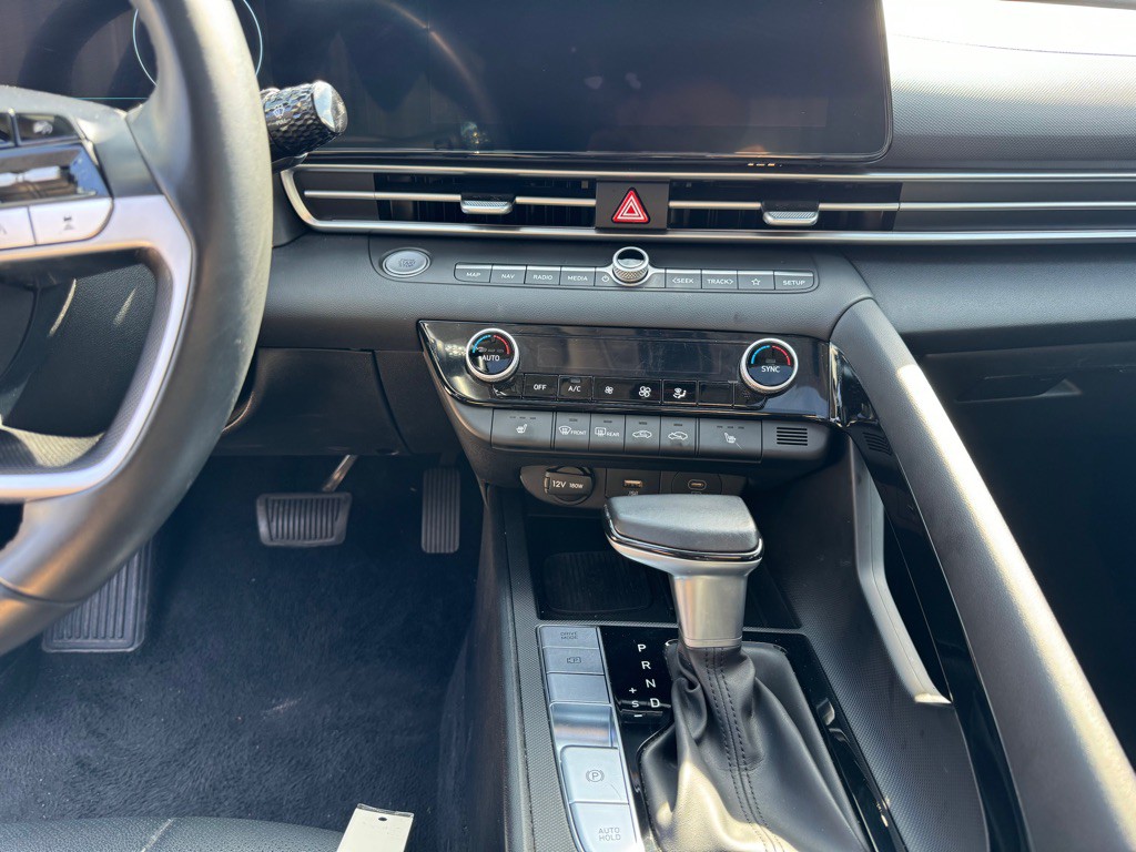 2025 Hyundai Elantra Image 13