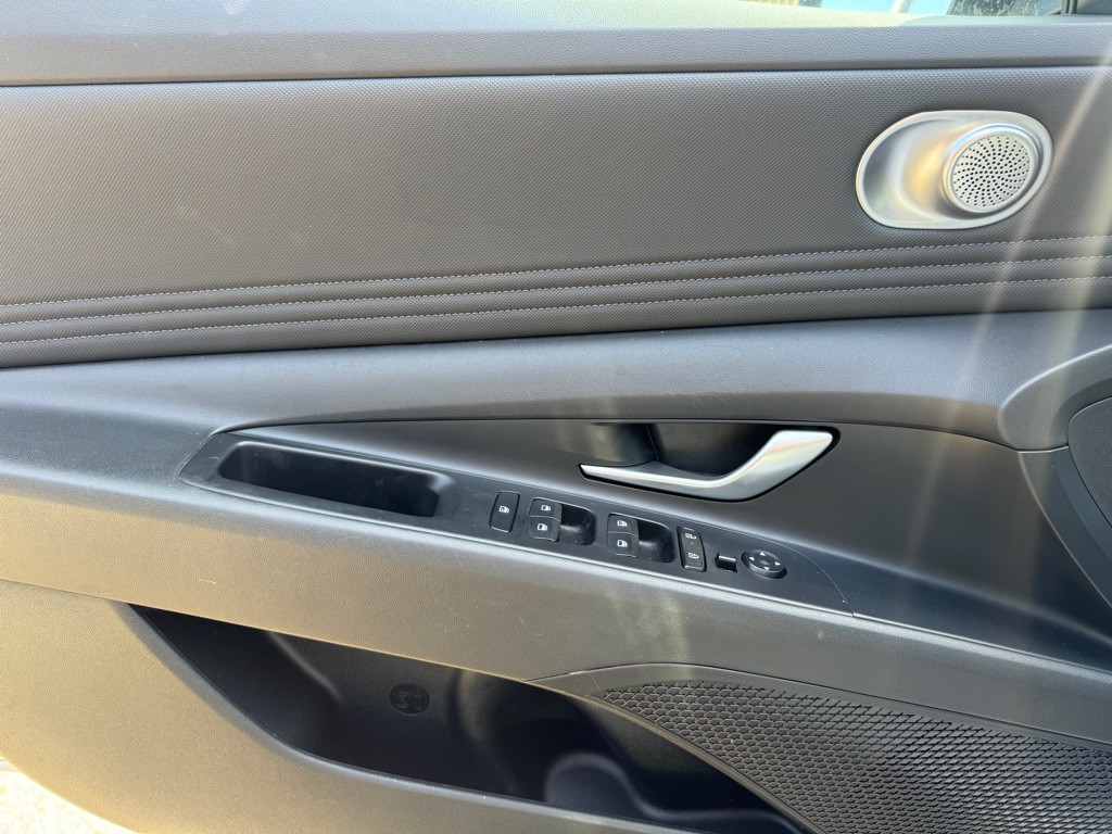 2025 Hyundai Elantra Image 15