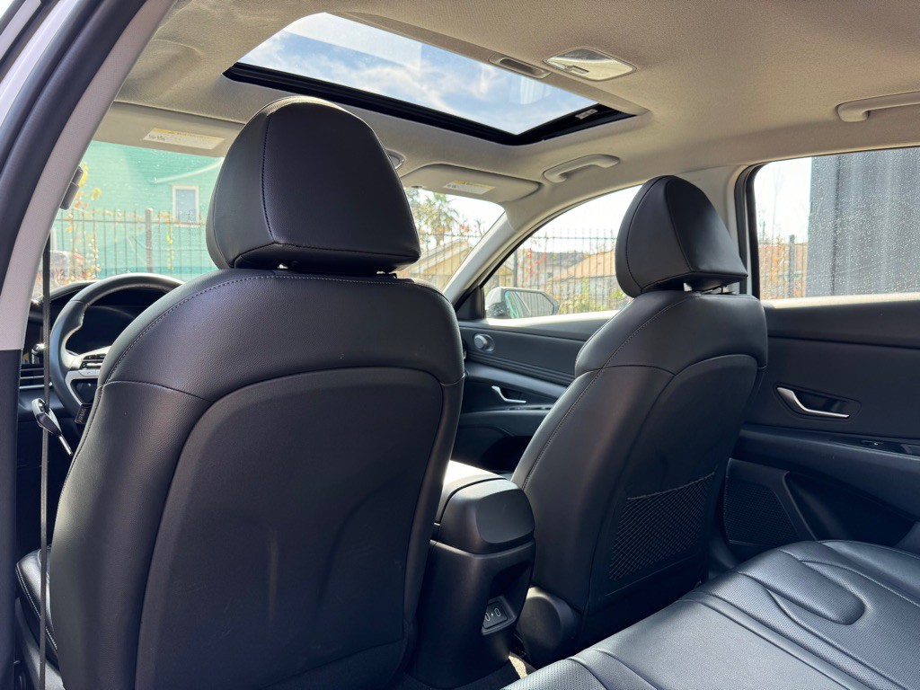 2025 Hyundai Elantra Image 17