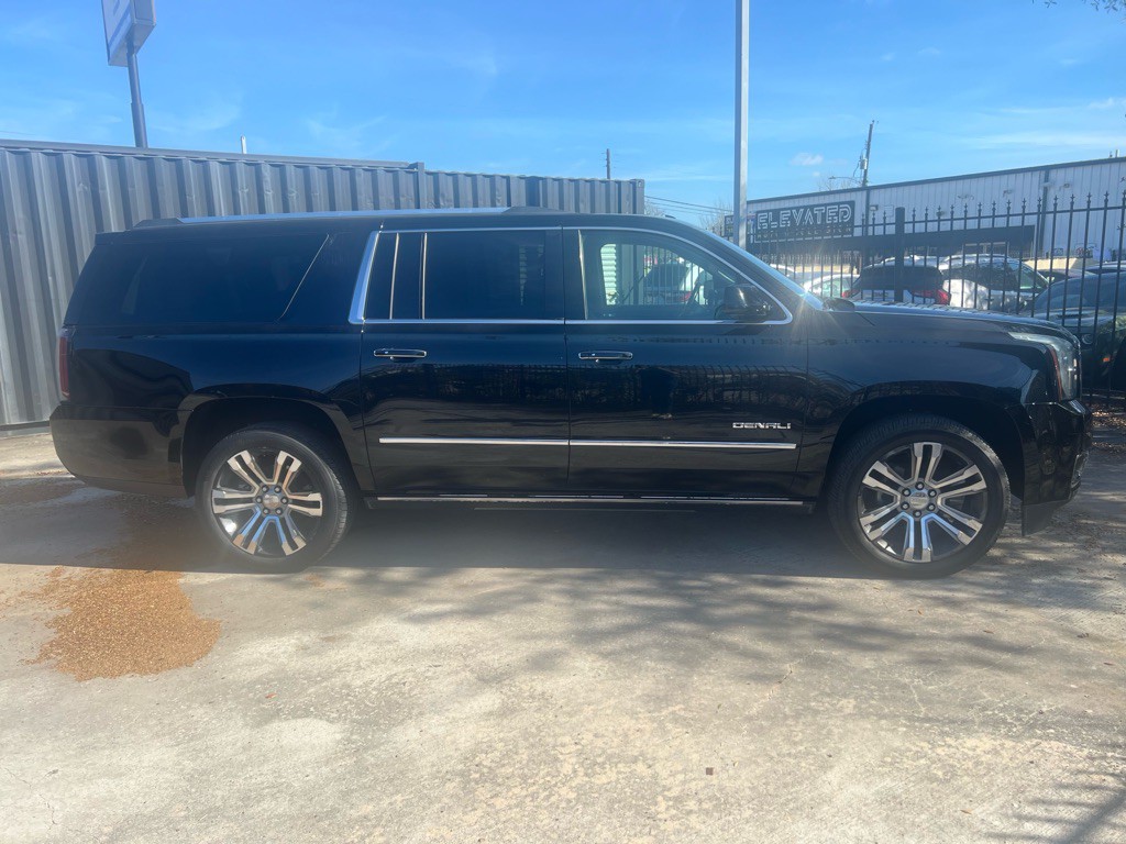 2017 GMC Yukon Image 4