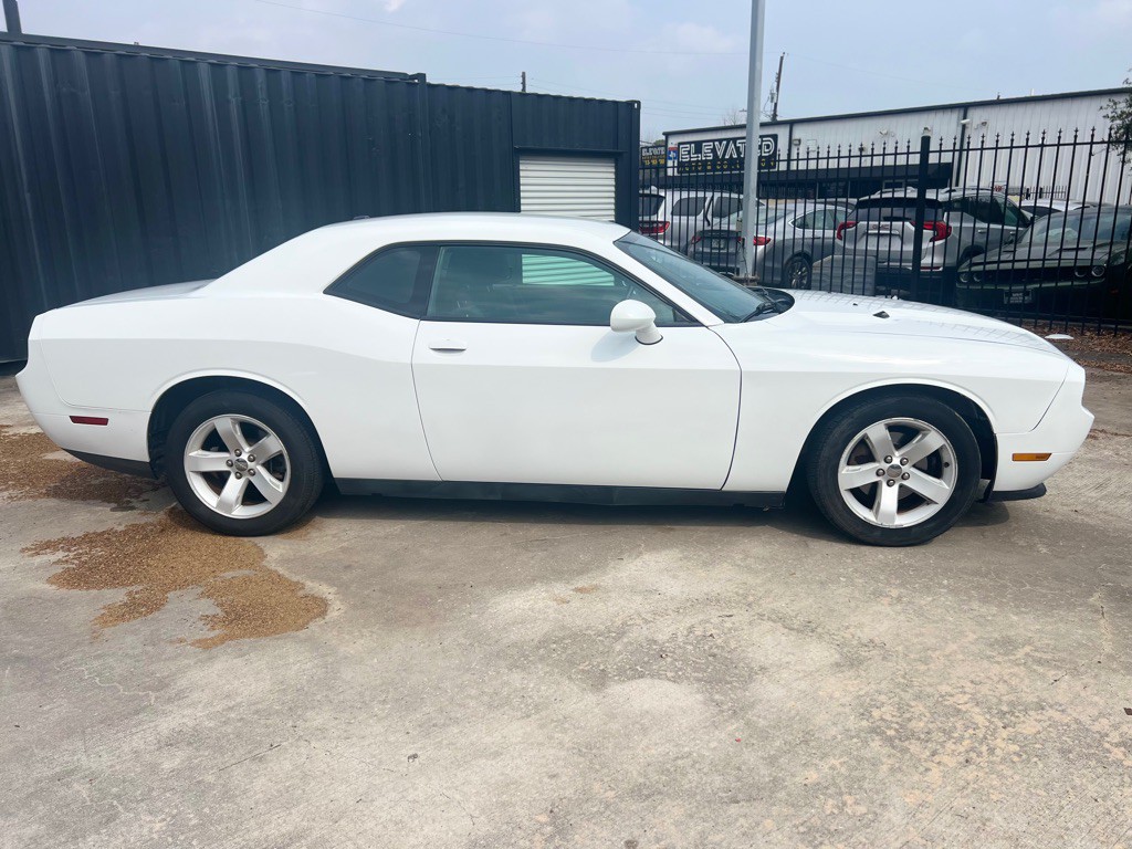 2014 Dodge Challenger Image 4