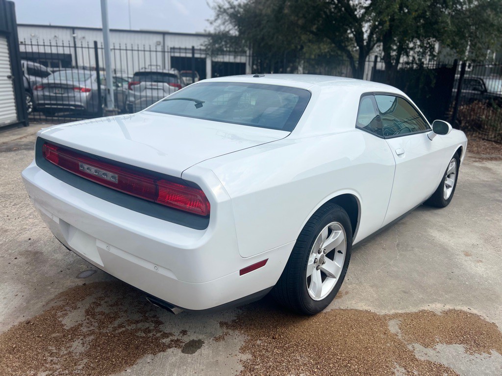 2014 Dodge Challenger Image 5